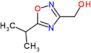 (5-isopropyl-1,2,4-oxadiazol-3-yl)methanol