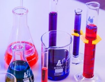 Laboratory reagents from different brands: Thermo Scientific, Indagoo, Apollo, TCI, Reagecon, SRL