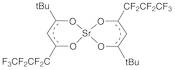 Bis(6,6,7,7,8,8,8-heptafluoro-2,2-dimethyl-3,5-octane­dionate)strontium hydrate [Sr(FOD)₂]