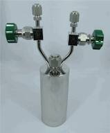 Stainless steel bubbler, 600ml, vertical, electropolished with fill-port, PCTFE valve stem tip, DOT 4B