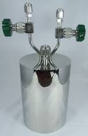 Stainless steel bubbler, 3000ml, vertical, electropolished with fill-port, PCTFE valve stem tip, DOT 4B