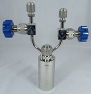 Stainless steel bubbler, 150ml, vertical, electropolished with fill-port, PCTFE valve stem tip