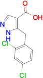 5-[(2,4-dichlorophenyl)methyl]-1H-pyrazole-4-carboxylic acid