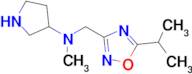 n-Methyl-N-{[5-(propan-2-yl)-1,2,4-oxadiazol-3-yl]methyl}pyrrolidin-3-amine