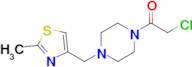 2-Chloro-1-(4-((2-methylthiazol-4-yl)methyl)piperazin-1-yl)ethan-1-one