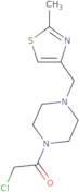 2-Chloro-1-{4-[(2-methyl-1,3-thiazol-4-yl)methyl]piperazin-1-yl}ethan-1-one