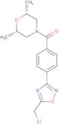 (2R,6S)-4-{4-[5-(Chloromethyl)-1,2,4-oxadiazol-3-yl]benzoyl}-2,6-dimethylmorpholine