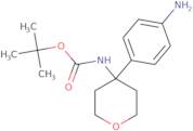 tert-Butyl N-[4-(4-aminophenyl)oxan-4-yl]carbamate