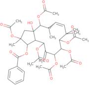2,5,7,8,9,14-Hexaacetoxy-3-benzoyloxy-15-hydroxyjatropha-6(17),11E-diene