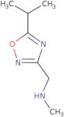 1-(5-Isopropyl-1,2,4-oxadiazol-3-yl)-N-methylmethanamine