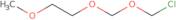 1-((Chloromethoxy)methoxy)-2-methoxyethane