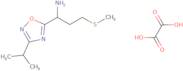1-(3-Isopropyl-1,2,4-oxadiazol-5-yl)-3-(methylthio)propan-1-amine oxalate