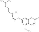 7-Geranyloxy-5-methoxycoumarin