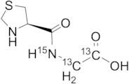 N-[(4R)-4-Thiazolidinylcarbonyl]glycine-¹³C₂,¹⁶N